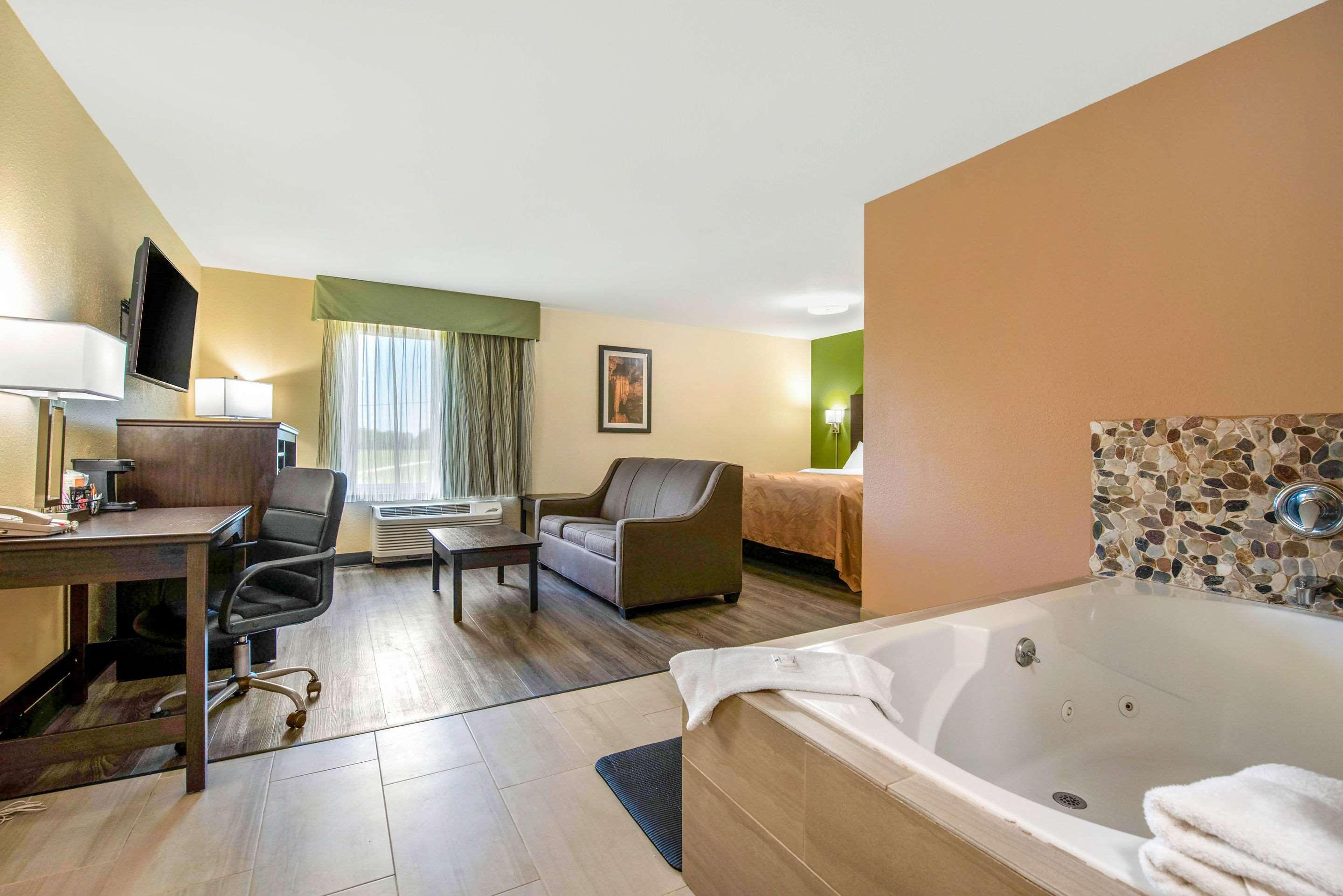 Quality Inn & Suites Brandenburg - Fort Knox Bagian luar foto