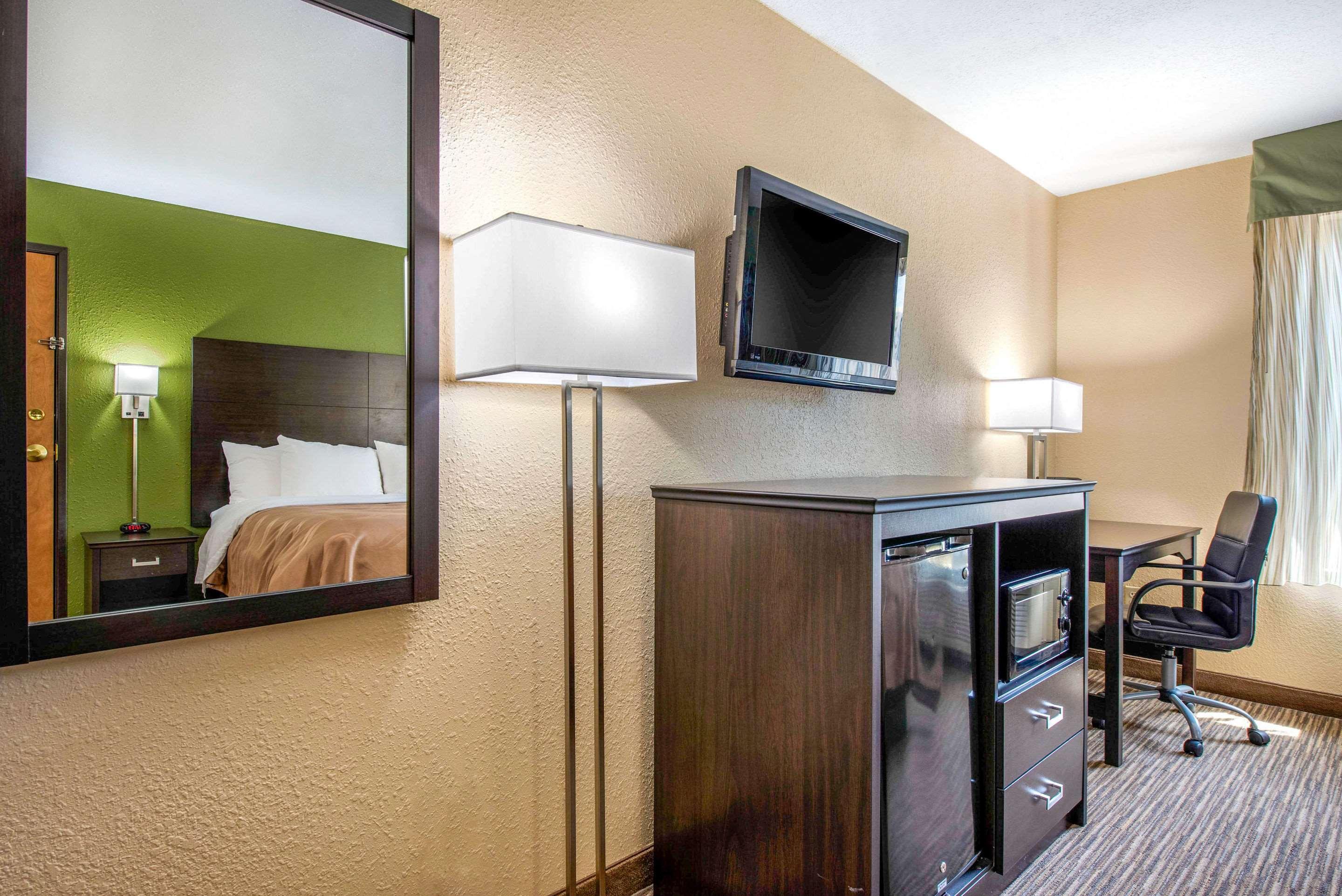 Quality Inn & Suites Brandenburg - Fort Knox Bagian luar foto