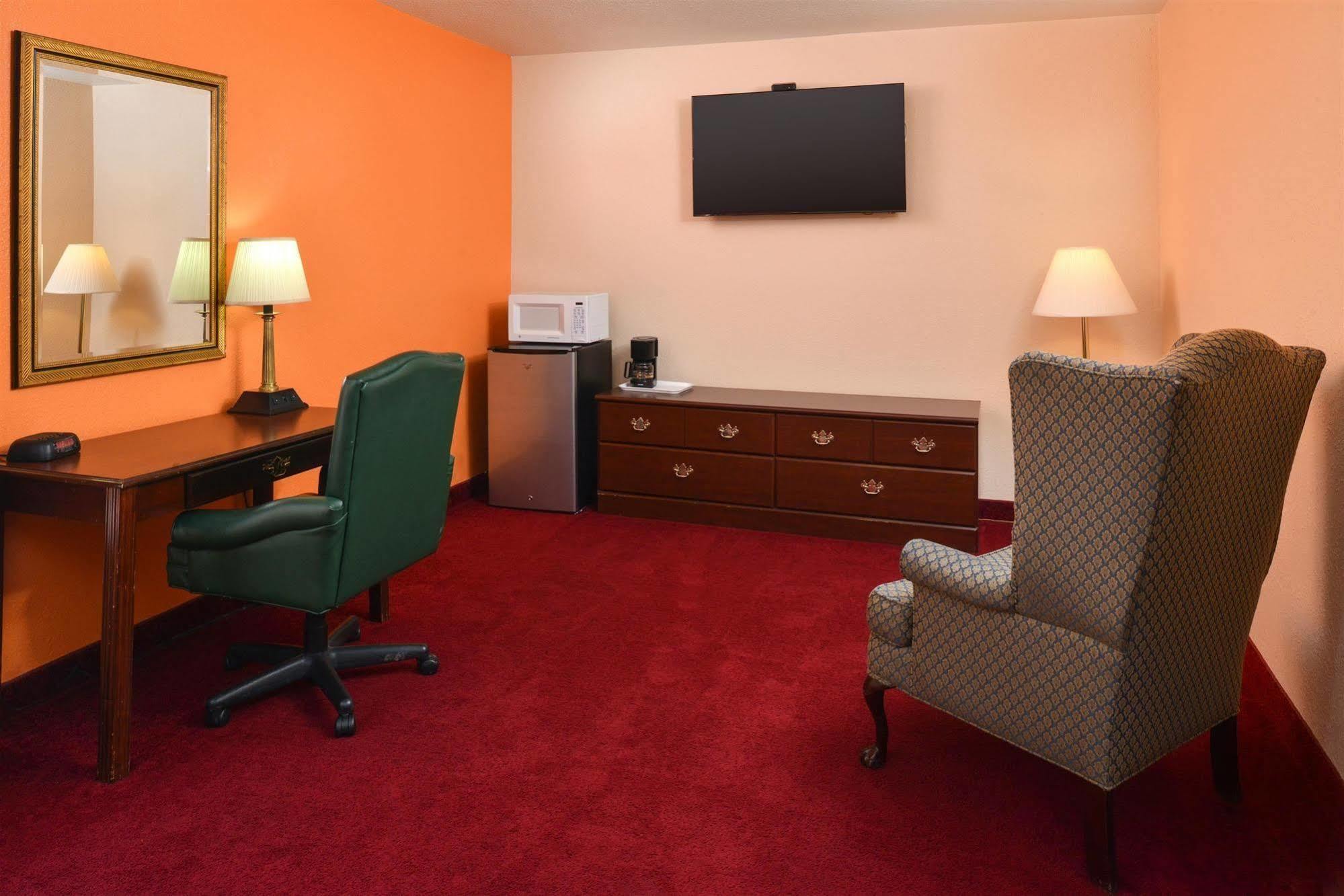 Quality Inn & Suites Brandenburg - Fort Knox Bagian luar foto